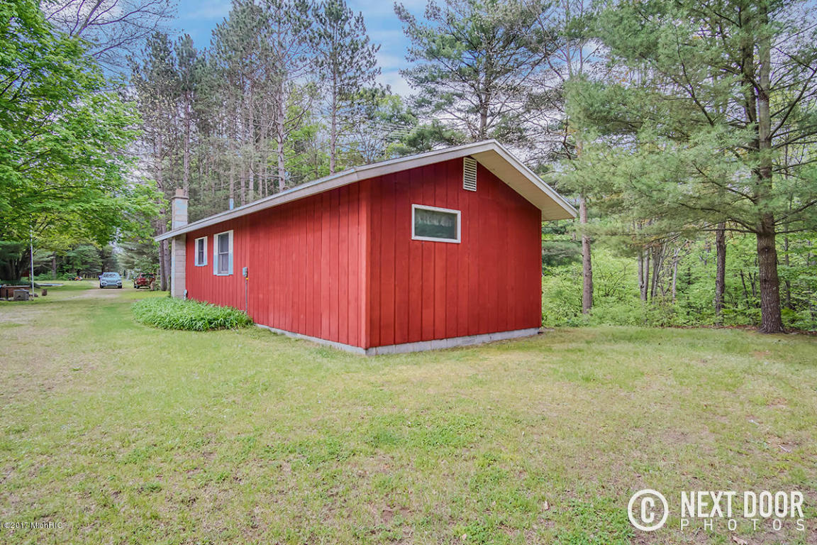 1175 N River Trl, White Cloud, MI 49349 photo 4