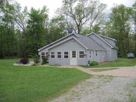849 S Nicholas Ave, White Cloud, MI 49349 photo 1