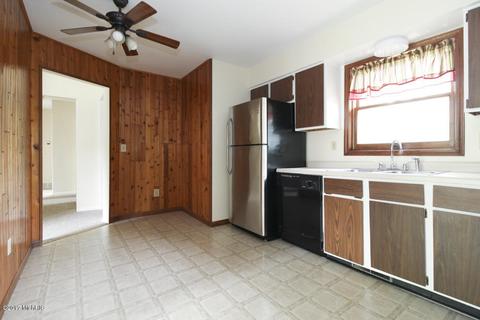 57560 Rumshire Dr, Mattawan, MI 49071 photo 2