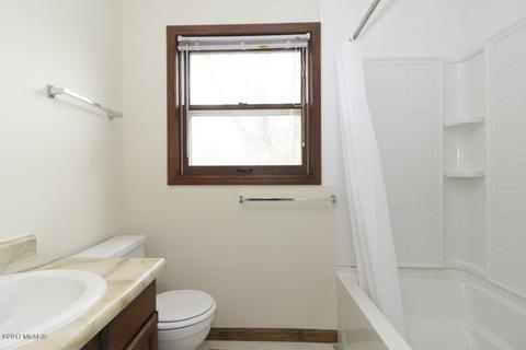 57560 Rumshire Dr, Mattawan, MI 49071 photo 7