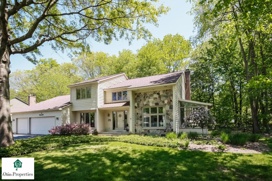 3220 Buckhaven Dr SE, Ada, MI 49301 photo 5