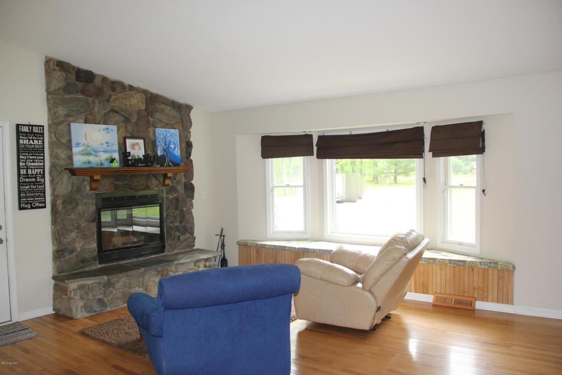 1189 E 98th St, Grant, MI 49327 photo 6