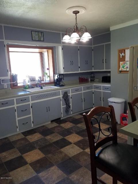 465 Grove St, Constantine, MI 49042 photo 7