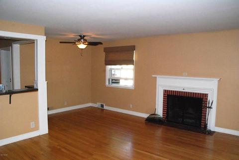 302 W Third St, Buchanan, MI 49107 photo 2