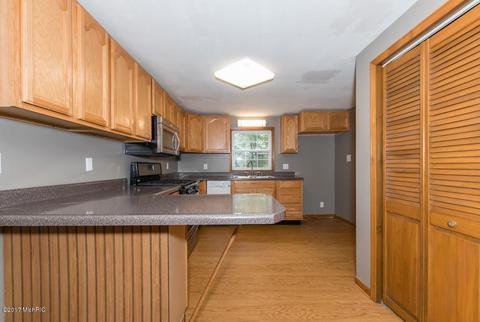 612 E Grn, Marshall, MI 49068 photo 5