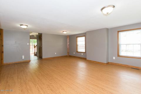 612 E Grn, Marshall, MI 49068 photo 3