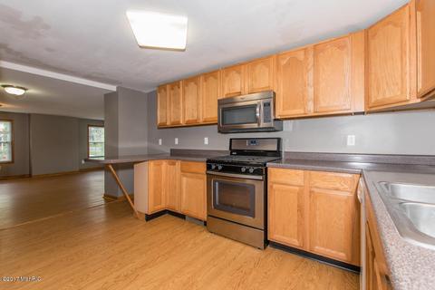 612 E Grn, Marshall, MI 49068 photo 7