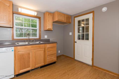 612 E Grn, Marshall, MI 49068 photo 8