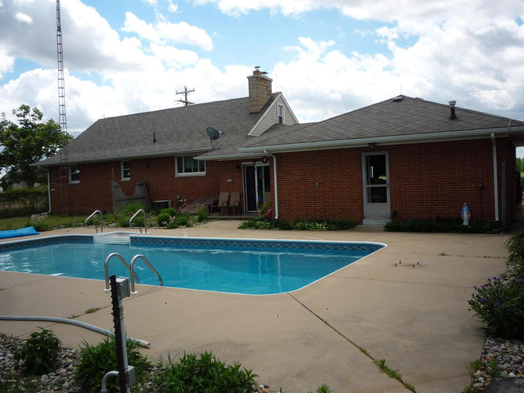 854 Dewsenberry Rd, Bronson, MI 49028 photo 1