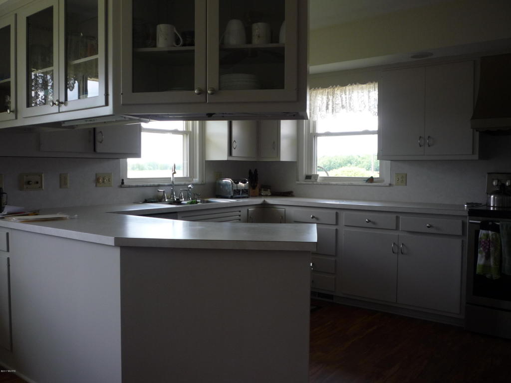 854 Dewsenberry Rd, Bronson, MI 49028 photo 5
