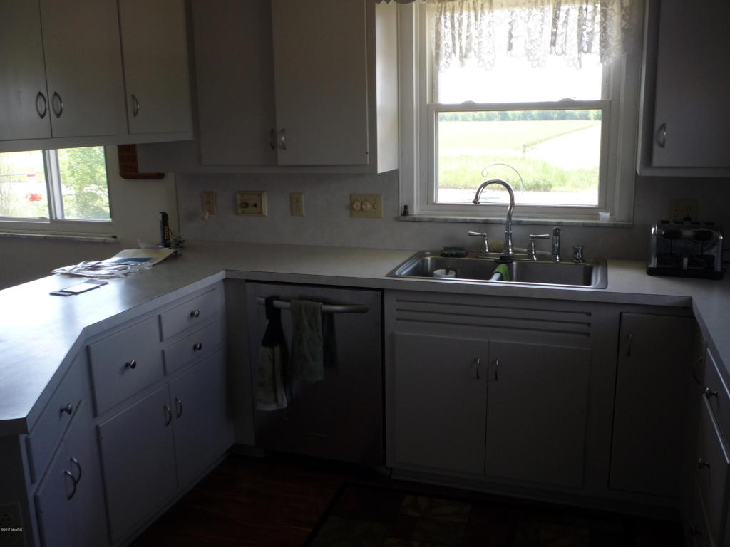 854 Dewsenberry Rd, Bronson, MI 49028 photo 4