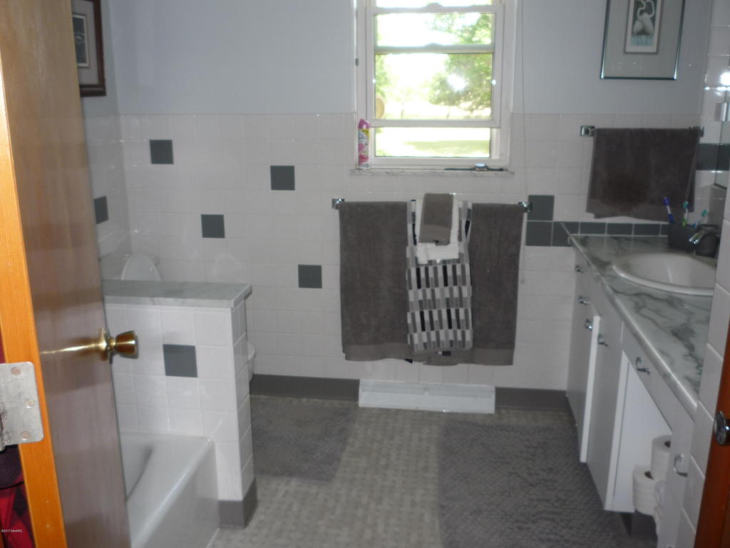 854 Dewsenberry Rd, Bronson, MI 49028 photo 23