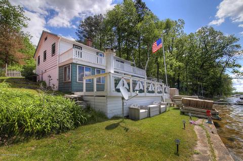1670 S Colonel Point Dr, Crystal, MI 48818 photo 1