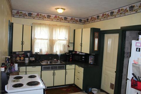 811 Morton Ave, Belding, MI 48809 photo 11