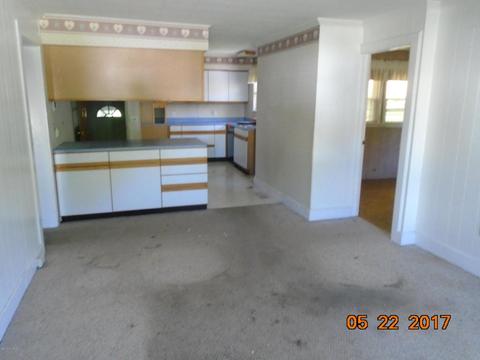 208 Brigham St, Plainwell, MI 49080 photo 5