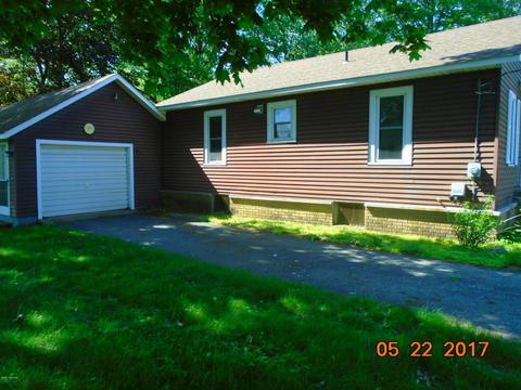 208 Brigham St, Plainwell, MI 49080 photo 2