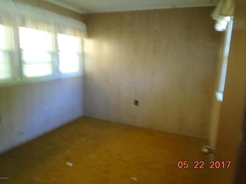 208 Brigham St, Plainwell, MI 49080 photo 7