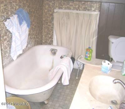564 Cherry St, Niles, MI 49120 photo 8