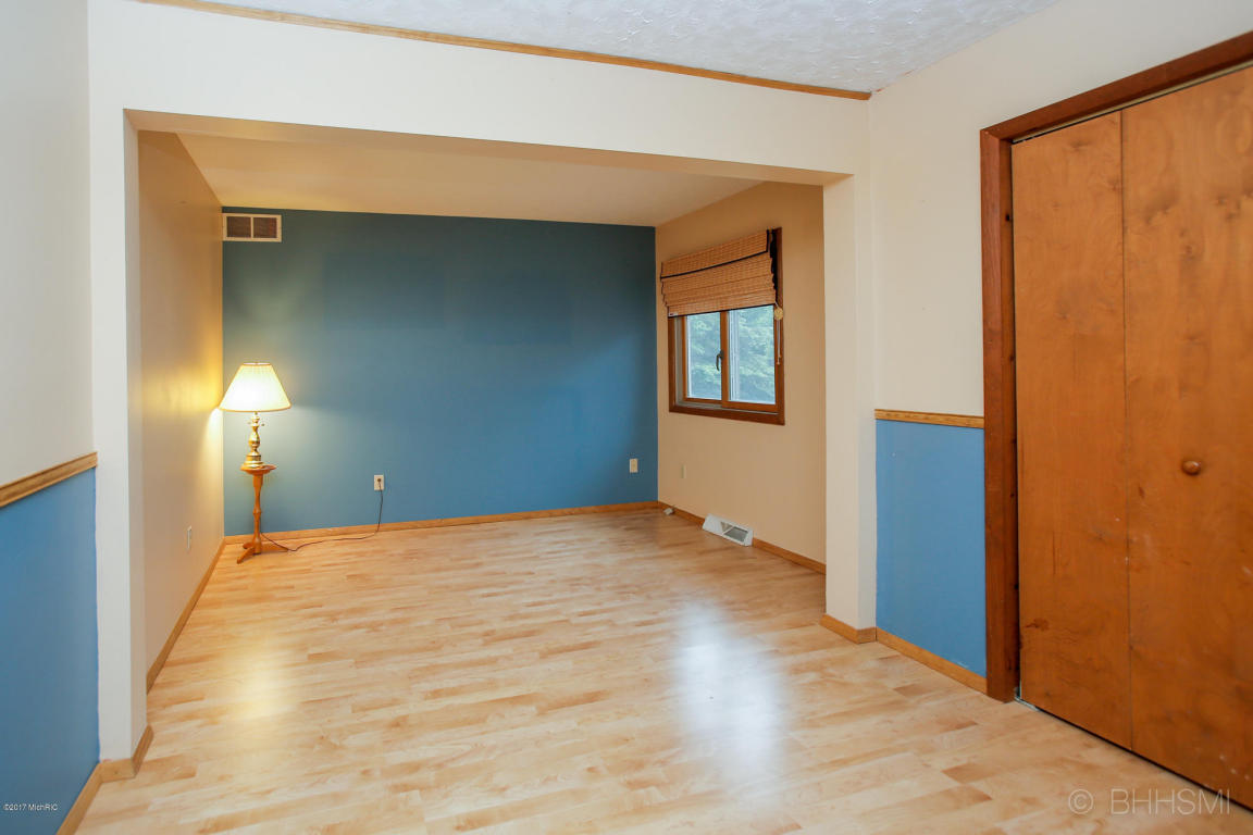 16827 E De Ave, Augusta, MI 49012 photo 13