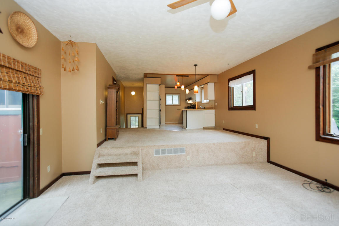 16827 E De Ave, Augusta, MI 49012 photo 5