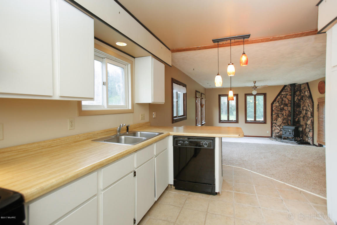 16827 E De Ave, Augusta, MI 49012 photo 8
