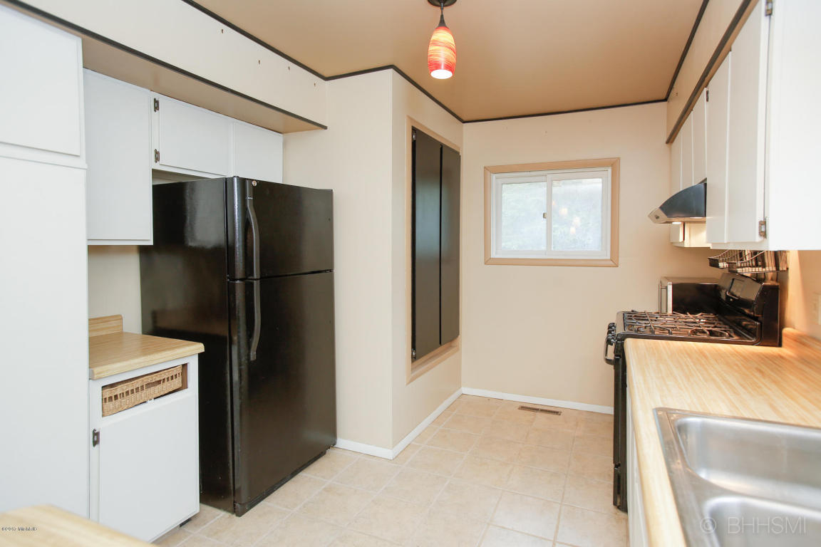 16827 E De Ave, Augusta, MI 49012 photo 7