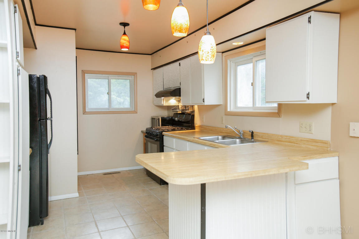 16827 E De Ave, Augusta, MI 49012 photo 6