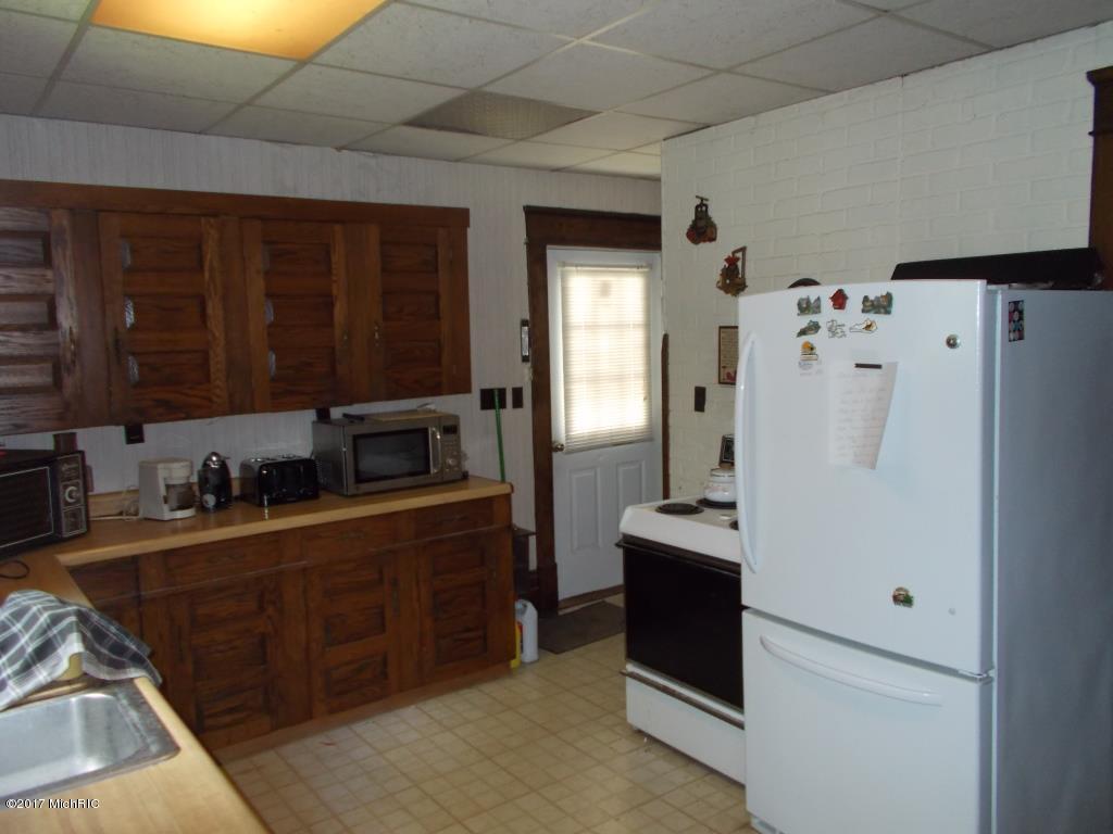 116 W Cherry St, Reading, MI 49274 photo 3