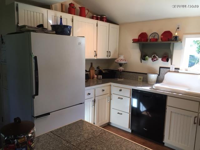 559 Richard Dr, Crystal, MI 48818 photo 4