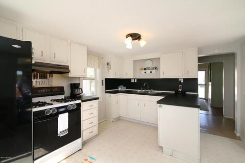 191 Maple St, Sparta, MI 49345 photo 11