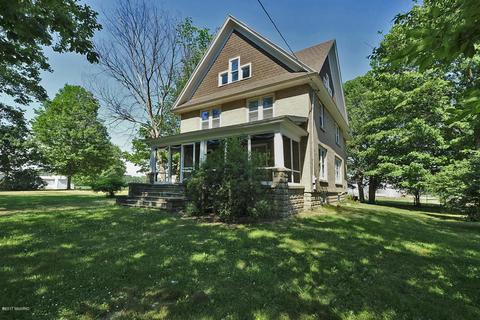 1001 5th St, Plainwell, MI 49080 photo 2