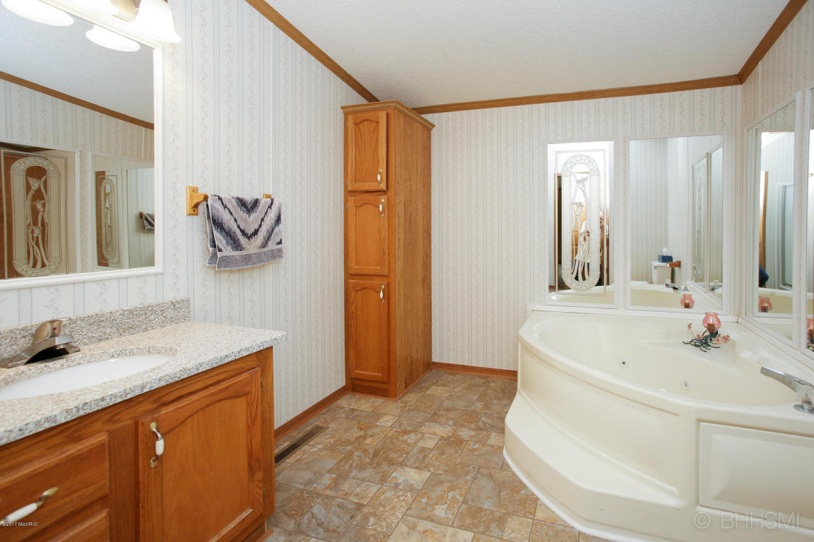 65873 Maple Rd, Constantine, MI 49042 photo 11