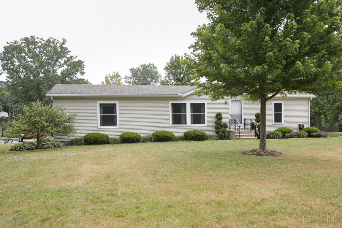 65873 Maple Rd, Constantine, MI 49042 photo 2