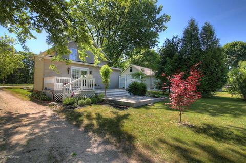 117 N Front St, Grant, MI 49327 photo 6