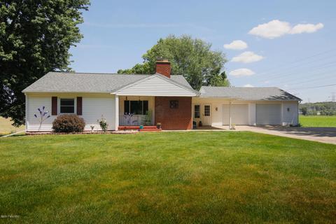 751 Riverview Dr, Plainwell, MI 49080 photo 3