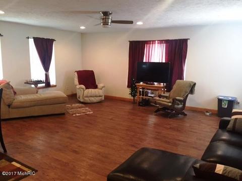 124 W Maple St, Muir, MI 48860 photo 7