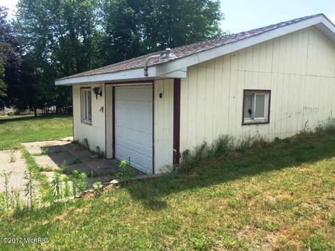 124 W Maple St, Muir, MI 48860 photo 23