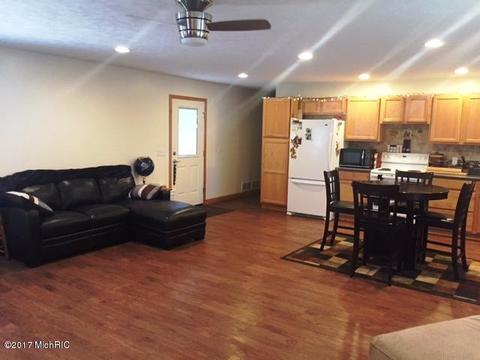 124 W Maple St, Muir, MI 48860 photo 8