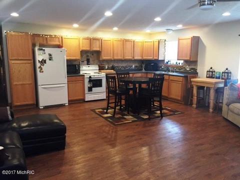 124 W Maple St, Muir, MI 48860 photo 3