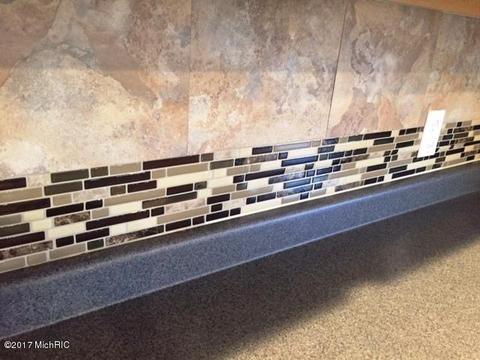 124 W Maple St, Muir, MI 48860 photo 5
