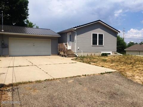 124 W Maple St, Muir, MI 48860 photo 18