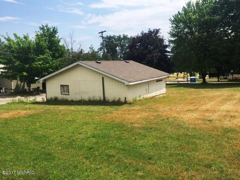 124 W Maple St, Muir, MI 48860 photo 22