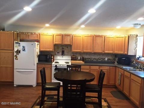 124 W Maple St, Muir, MI 48860 photo 9