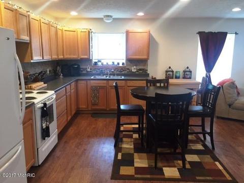 124 W Maple St, Muir, MI 48860 photo 6