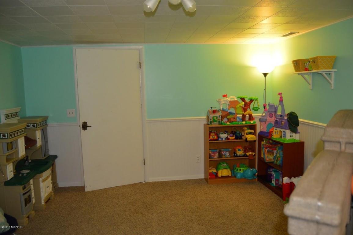 724 N North Dr E, Marshall, MI 49068 photo 24