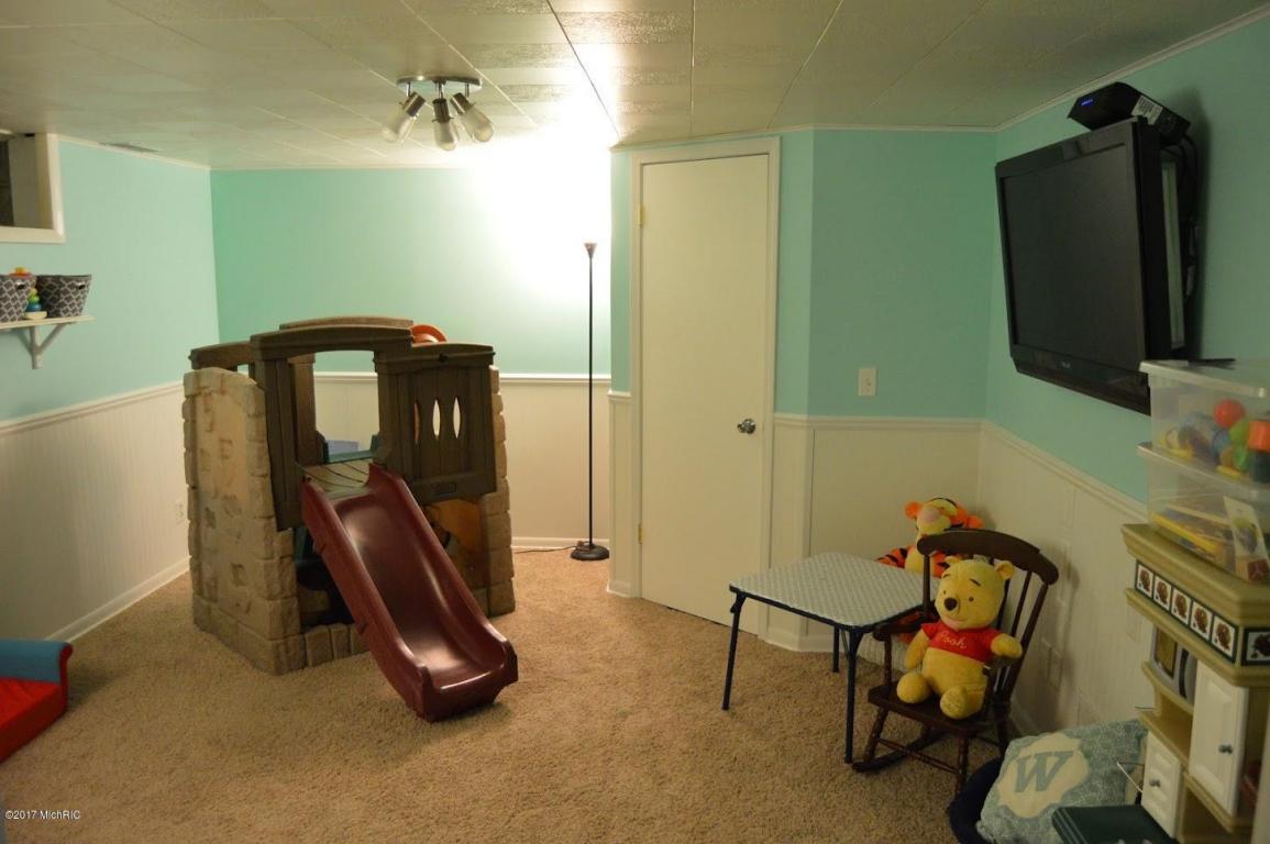 724 N North Dr E, Marshall, MI 49068 photo 23
