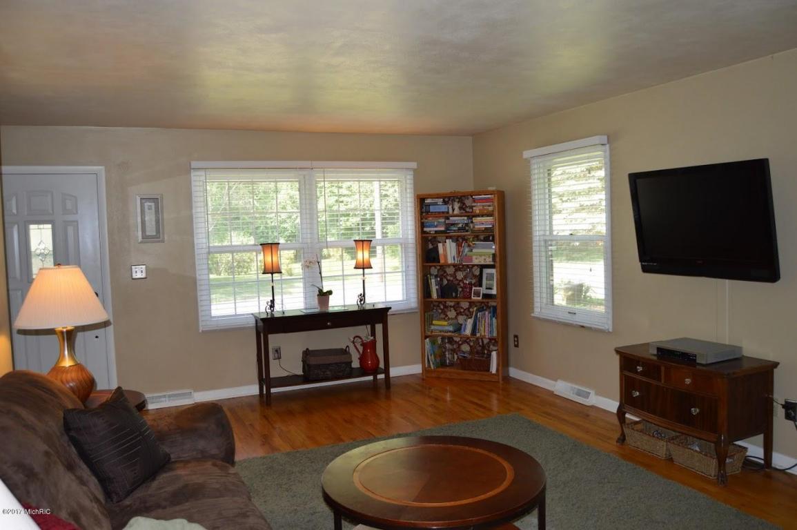 724 N North Dr E, Marshall, MI 49068 photo 5