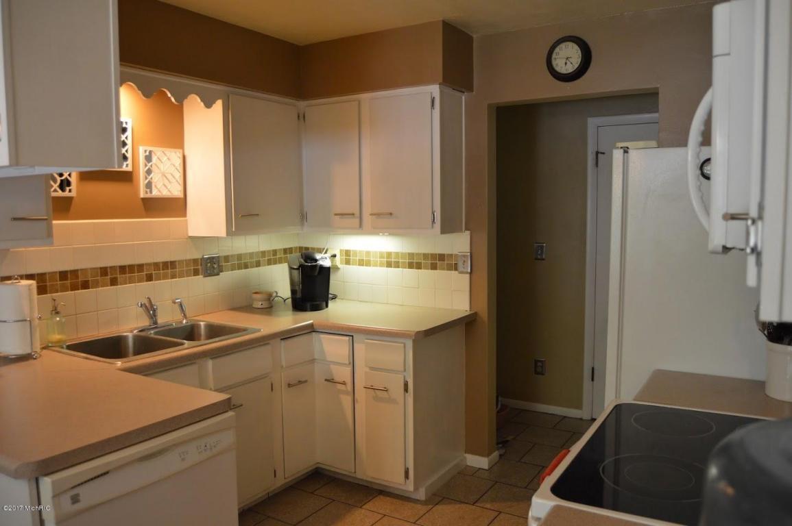 724 N North Dr E, Marshall, MI 49068 photo 9