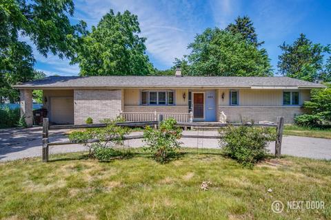 421 E Savidge St, Spring Lake, MI 49456 photo 1