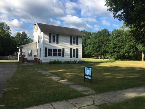 617 W Bridge St, Plainwell, MI 49080 photo 2